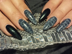Nageldesign mit Snake Effekt